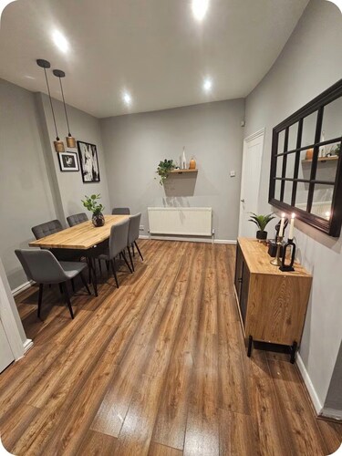  Modern 3-Bedroom House | 5 Mins to City Centre | Perfect for Families & Groups!