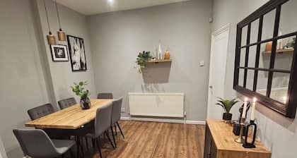Modern 3-Bedroom House | 5 Mins to City Centre | Perfect for Families & Groups!