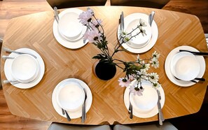 Dining -  Modern 3-Bedroom House | 5 Mins to City Centre | Perfect for Families & Groups! (Pemberton)