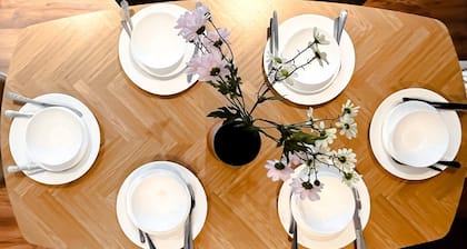 Modern 3-Bedroom House | 5 Mins to City Centre | Perfect for Families & Groups!