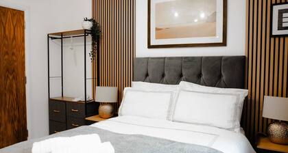 Modern 3-Bedroom House | 5 Mins to City Centre | Perfect for Families & Groups!