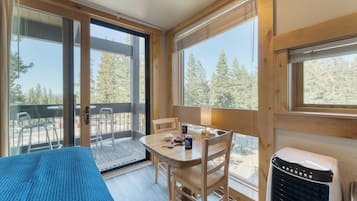 House (1 Bedroom) | In-room dining
