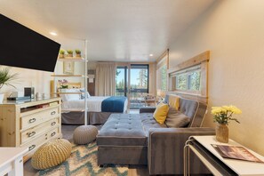 1 bedroom, bed sheets