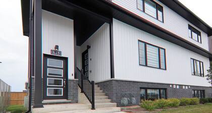 Luxury Modern Townhouse Six Minutes to the Falls