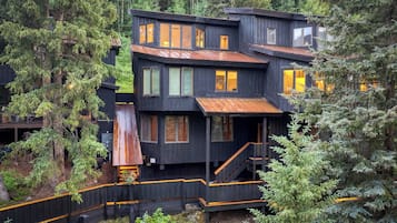 Apartment (2 Bedrooms) | Front of property