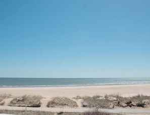 Beach nearby - Vacation Paradise: 4 Bedroom, Sleeps 14! (Sheboygan)