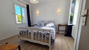 3 bedrooms, free WiFi - Saint Georges de Didonne - IDEAL NEIGHBOURHOOD FOR RESOURCE - RENOVATED HOUSE (ST GEORGES DE DIDONNE)