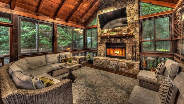 Smart TV, fireplace, video games, DVD player - Knotty By Nature - Pet Friendly | Views | Arcade Game Machine | Hot Tub (Blue Ridge)