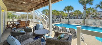 Yellow House at Herons Walk | Private Pool | Dog-Friendly | Hot Tub
