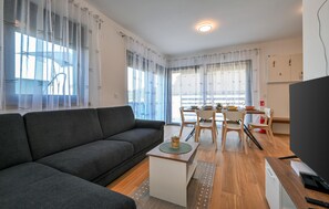 Smart TV - Pet friendly home in Margecan (Margecan)