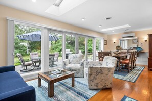 Interior - Poppy's Place: Cape Escape for Family & Friends (Chatham)