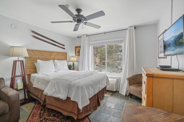1 quarto, Wi-Fi de cortesia, roupa de cama