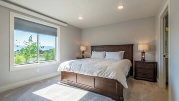 3 bedrooms, desk, iron/ironing board, free WiFi