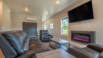 Smart TV y chimenea