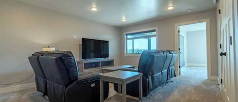 Smart TV y chimenea