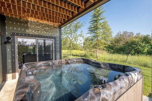 Bañera de hidromasaje al aire libre