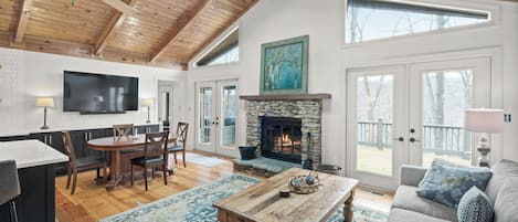 TV, fireplace