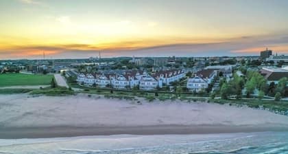 Beachfront Paradise: King Suite - Sleeps 8!