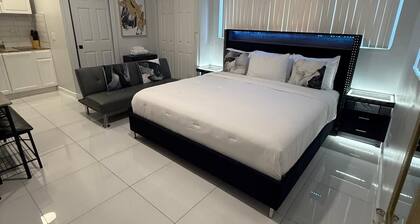 Private Paradise in Miami !!
Brand new apartment
Great location
Family friendly