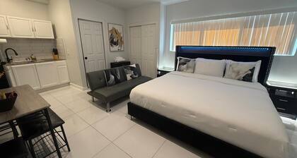 Private Paradise in Miami !!
Brand new apartment
Great location
Family friendly