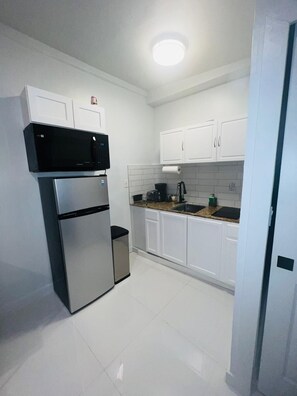 Fridge, microwave, stovetop, coffee/tea maker - Private Paradise in Miami !!
Brand new apartment
Great location
Family friendly (Miami)