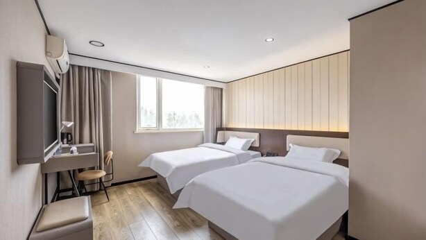 A hotel room with two beds, a desk, a chair, a TV, and a window. - Taishangdeng Hotel (Beijing Daxing Huangyi Road Public Security University Branch) (Beijing)