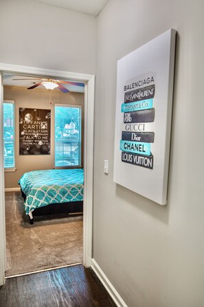 1 bedroom, in-room safe, desk, iron/ironing board - Pool, Gym, BBQ Grill, LUX, Near ZOO, Aquarium (Atlanta)