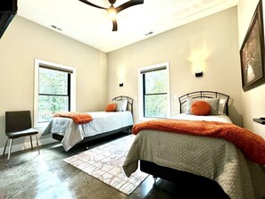 2 bedrooms, iron/ironing board, free WiFi, bed sheets - Hidden Retreat near The Villages (Sunrise Beach)