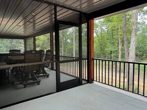 Outdoor dining - Hidden Retreat near The Villages (Sunrise Beach)
