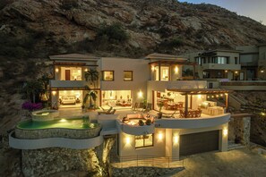 Een verwarmd zwembad