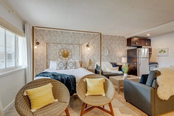 1 室のベッドルーム、アイロン / アイロン台、WiFi (無料)、ベッドシーツ