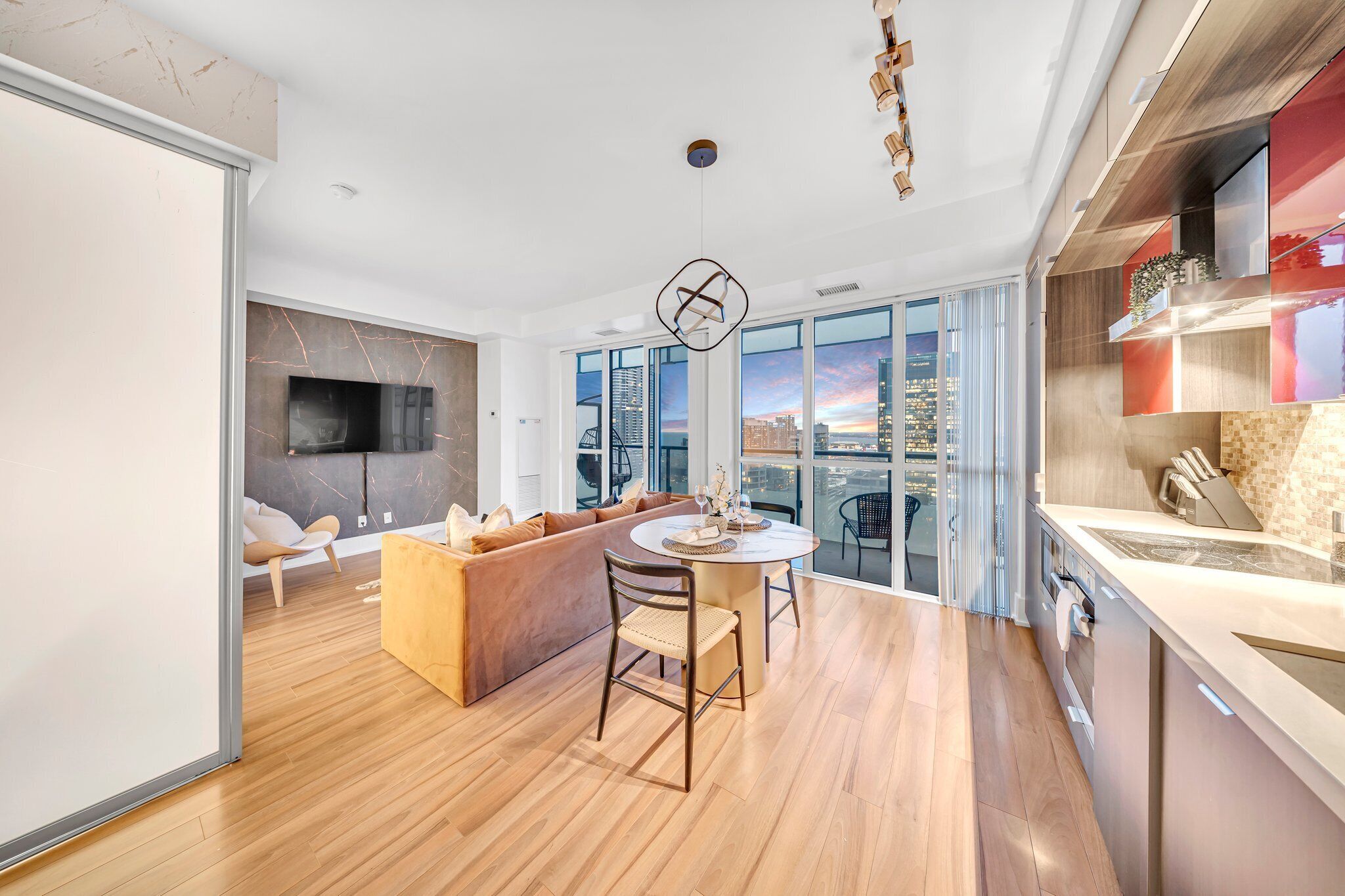 行政套房, 城市景观 | 起居区 | 55-英寸LED 电视 （配备卫星频道）、加热地板