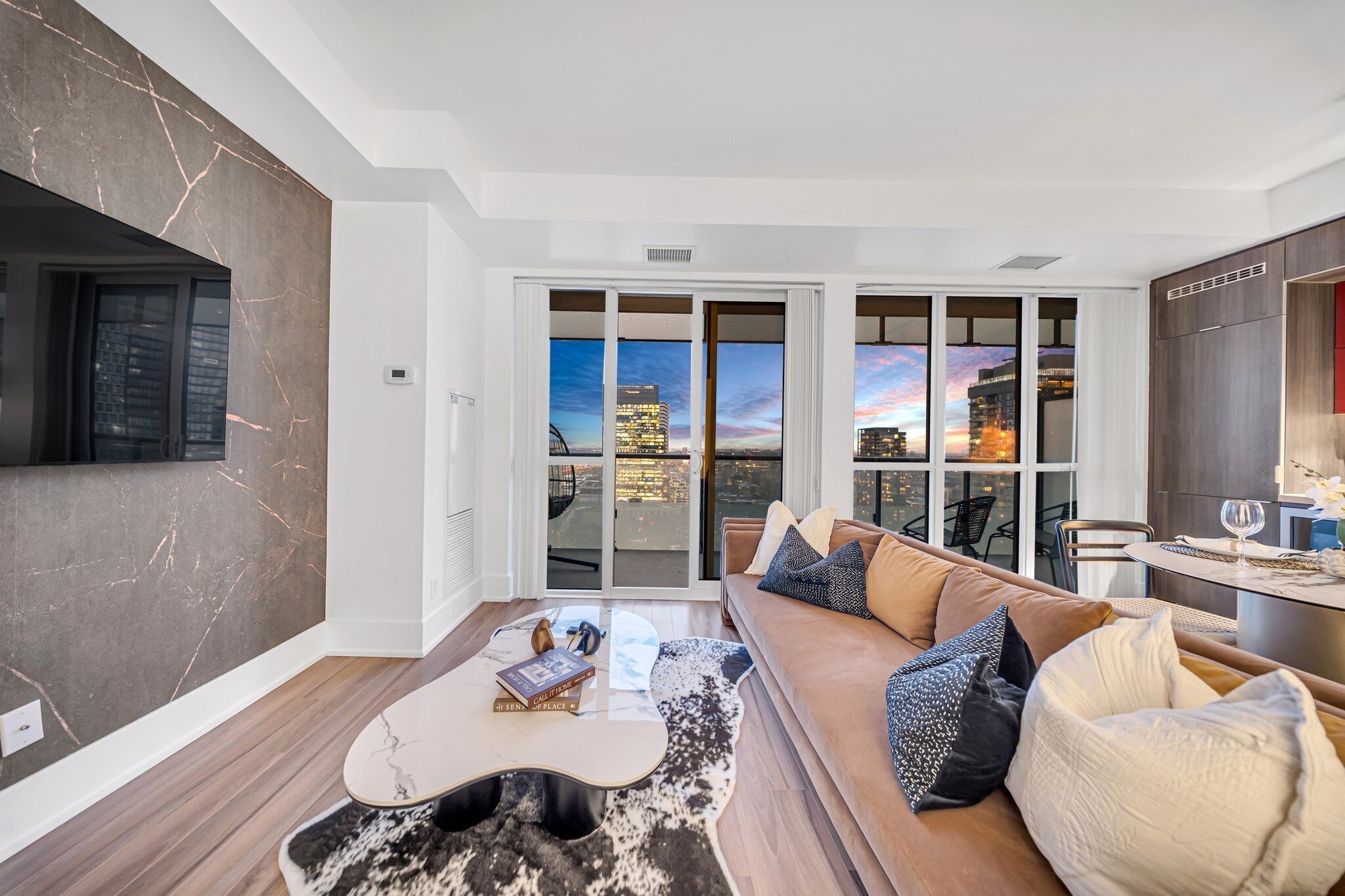 行政套房, 城市景观 | 起居区 | 55-英寸LED 电视 （配备卫星频道）、加热地板