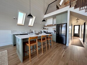Refrigerador, microondas, horno y parrilla de estufa 