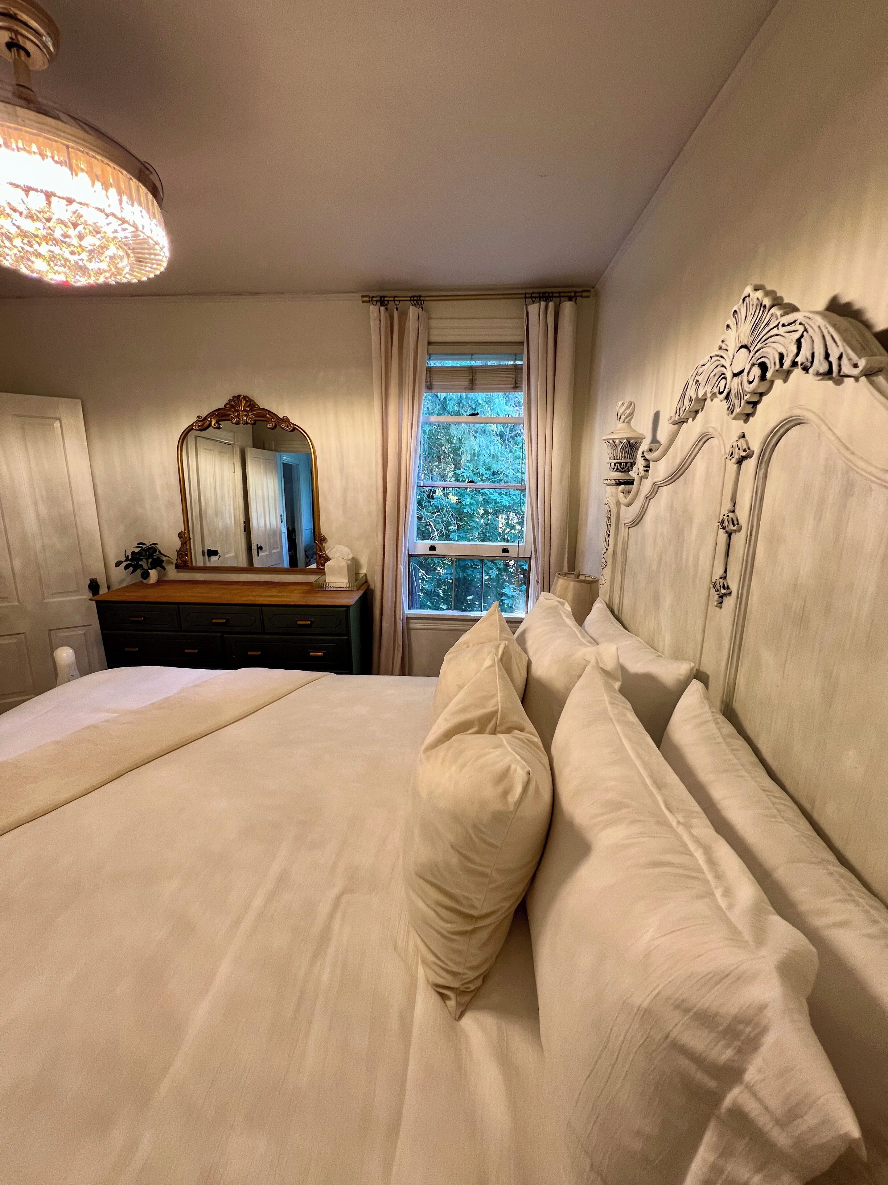 3 slaapkamers, een strijkplank/strijkijzer, wifi, beddengoed