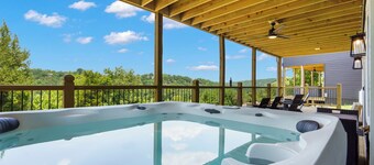 Labor Day Open, Private Hot Tub, New Home in Trophy Run, Cmty Outdoor Pool, Free Tickets!