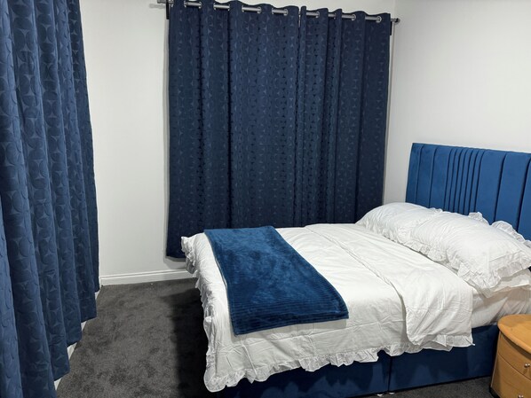 1 bedroom, iron/ironing board, WiFi, bed sheets - Cheam Apartment (Cheam)