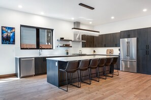 Fridge, microwave, oven, stovetop - New! Home Again Luxury Haven - Sleeps 8 (Whitefish)