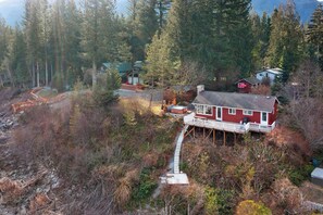 Exterior - Jaybird Cabin- Tiny home with huge riverfront & mountain views! (Gold Bar)