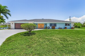 Exterior - Gorgeous & Spacious 3/3.5, Incredible Water Views! Sleeps 9! (Saint James City)