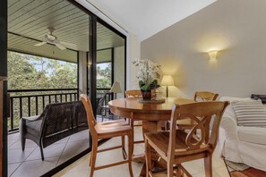 Dining - Condo in Bonita! 2 Miles to the Beach! Beach Shuttle Included! (Bonita Springs)