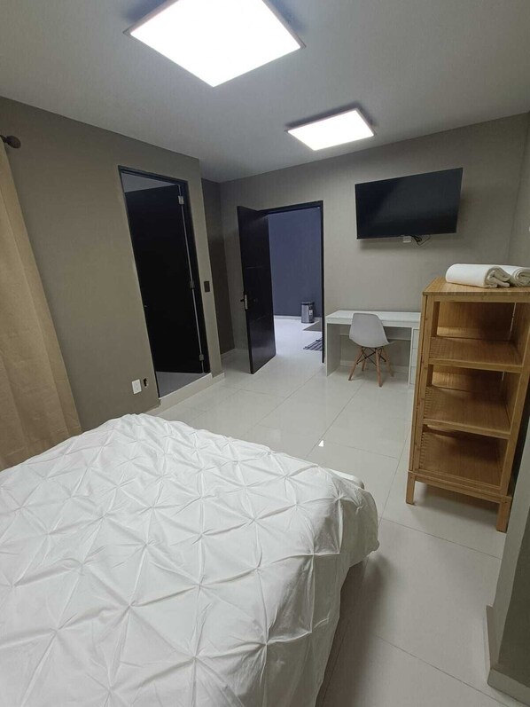 1 habitación, escritorio, wifi y ropa de cama 