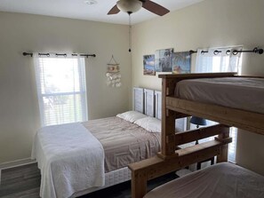 3 chambres, fer et planche à repasser, Wi-Fi, draps fournis