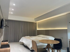 Quarto superluxo, 1 quarto, vista para a cidade | Wi-Fi de cortesia, roupa de cama