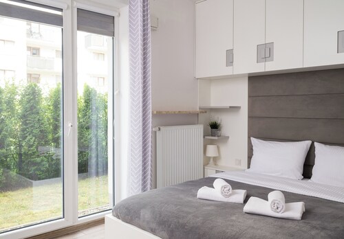 Metro Bemowo Apartment with Garden