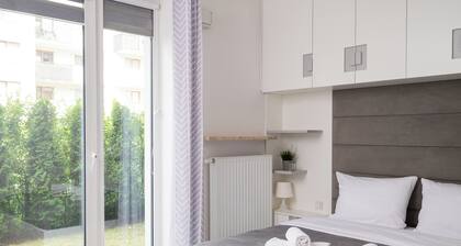 Metro Bemowo Apartment with Garden