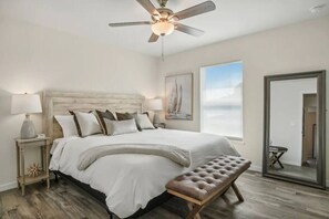 4 Schlafzimmer, Schreibtisch, Bügeleisen/Bügelbrett, kostenloses WLAN