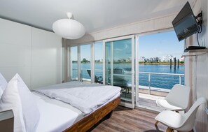 2 bedrooms, iron/ironing board, travel cot, free WiFi