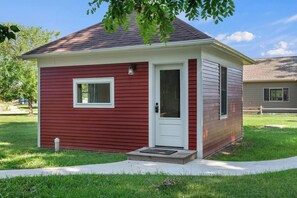 Exterior - The Studio by Alex from Building Outside the Lines (Spearfish)