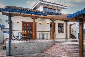 Exterior - Suite de Lujo en Casa Patrimonial Reformada, en Zona Céntrica (Cuenca)